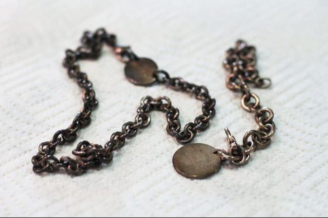 Чому чорніє срібло та як зберегти його первісний блиск