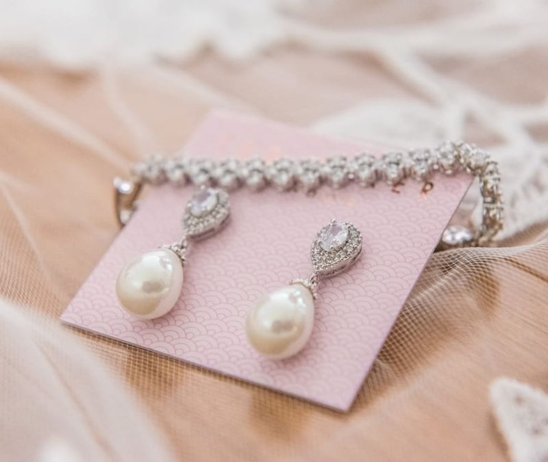 Сережки для нареченої: як підібрати  їх під свій весільний образ