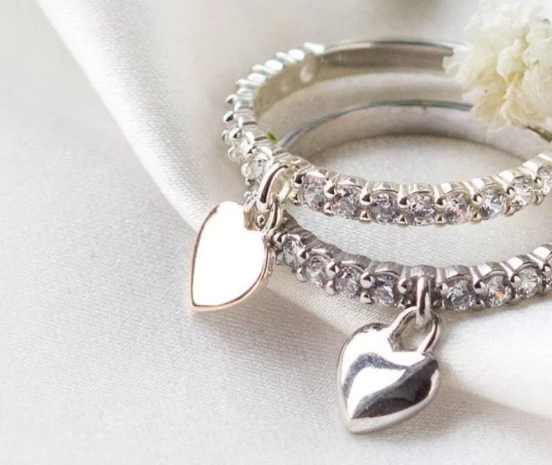 Срібні прикраси для жінок: ідеальні варіанти для різних вікових груп