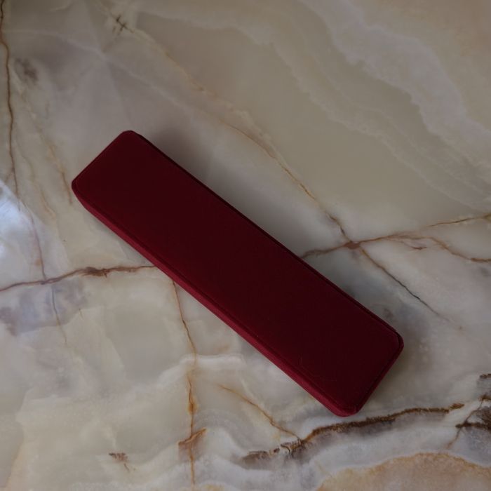 Бархатная коробочка для цепочек, браслетов и колье красная