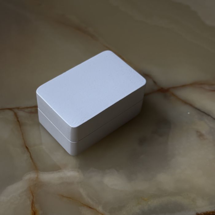 Дерев'яна біла коробочка для парних обручок з оксамитом в середині