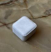 Оксамитова коробочка для сережок чи підвісок біла