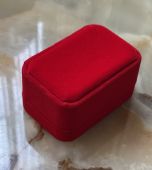 Коробочка оксамитова для пари обручок червоного кольору