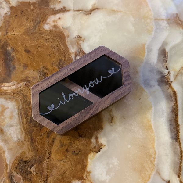 Дерев'яна коробочка для парних обручок "Я тебе кохаю"  з оксамитом в середині