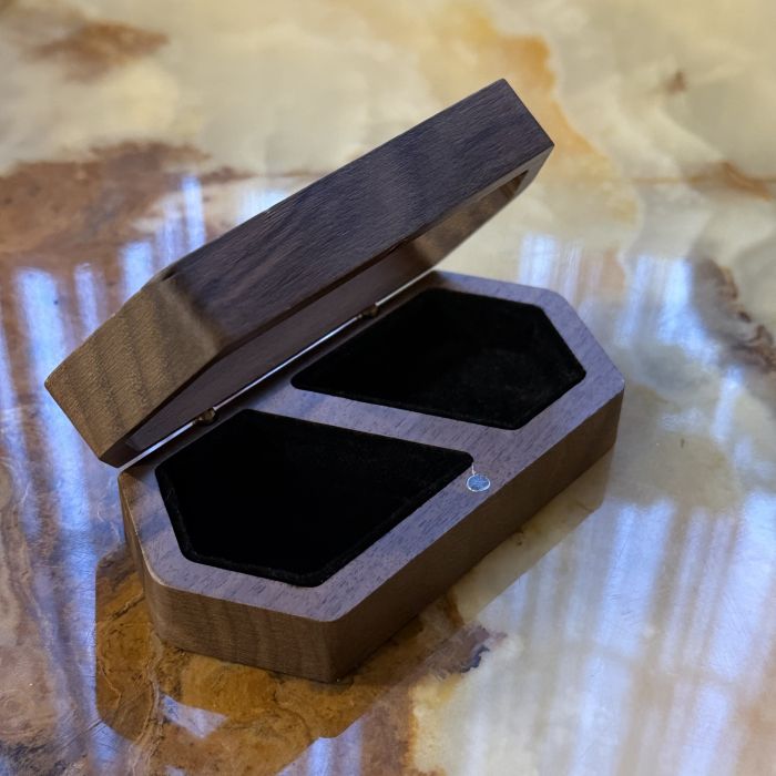 Дерев'яна коробочка для парних обручок "Я тебе кохаю"  з оксамитом в середині