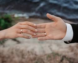 Весільні обручки без зайвих витрат: як обрати красиві та бюджетні символи кохання1